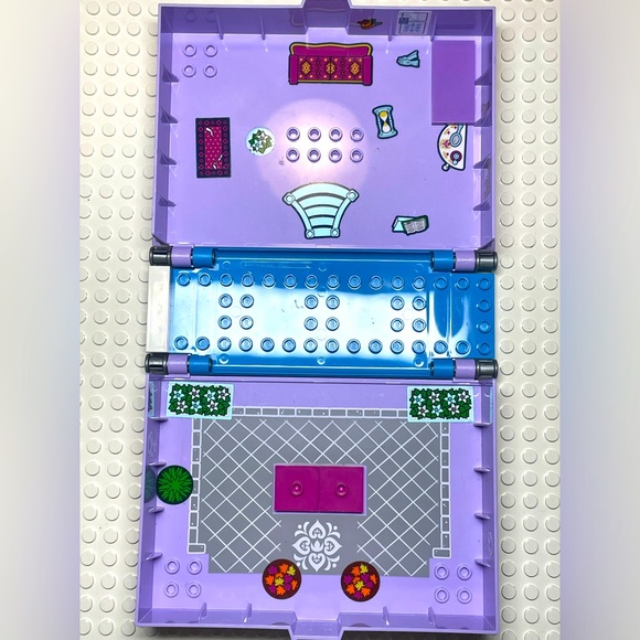 Lego 43175 Anna and Elsa’s Storybook Adventure Book - Picture 3 of 6